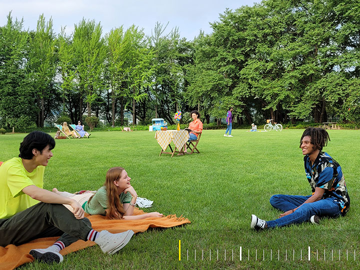 Space zoom - Go from the crowd to the front row