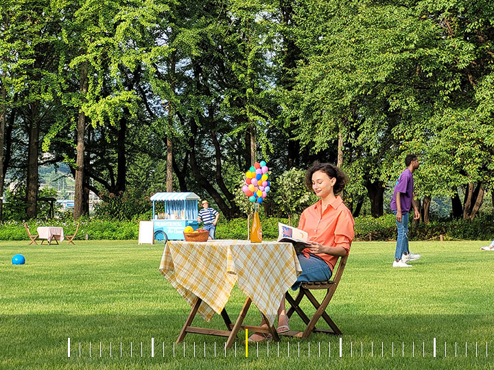 Space zoom - Go from the crowd to the front row