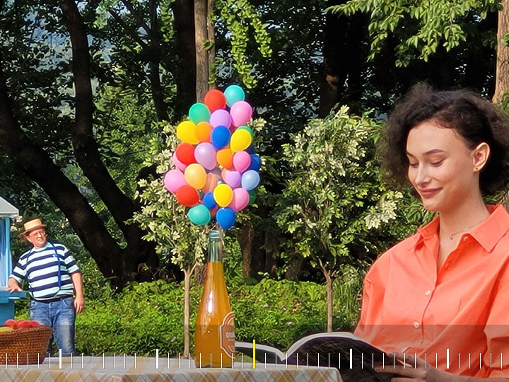 Space zoom - Go from the crowd to the front row