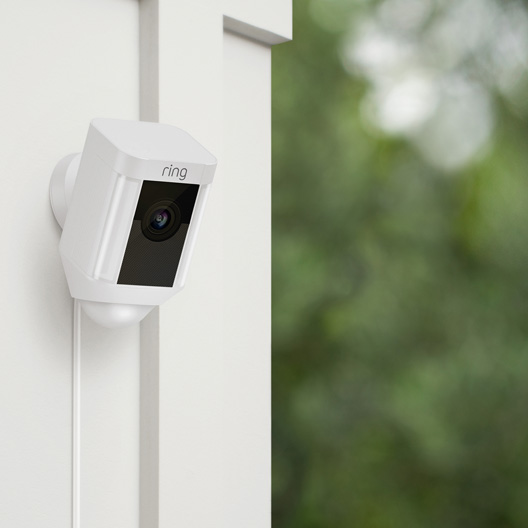 ring-spotlight-wired-camera-feature-3
